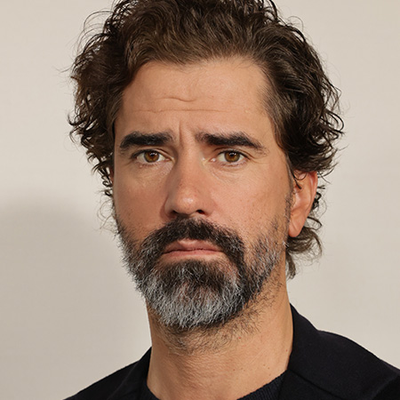 Headshot of Hamish Linklater